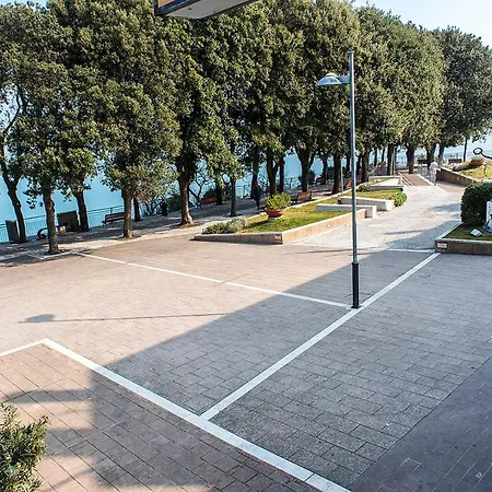 S035 - Sirolo, Trilocale In Piazza Con Vista Mare